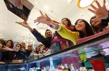 香港美女干屄视频中国人依然爱赴日旅游 消费已由爆买转向网购
